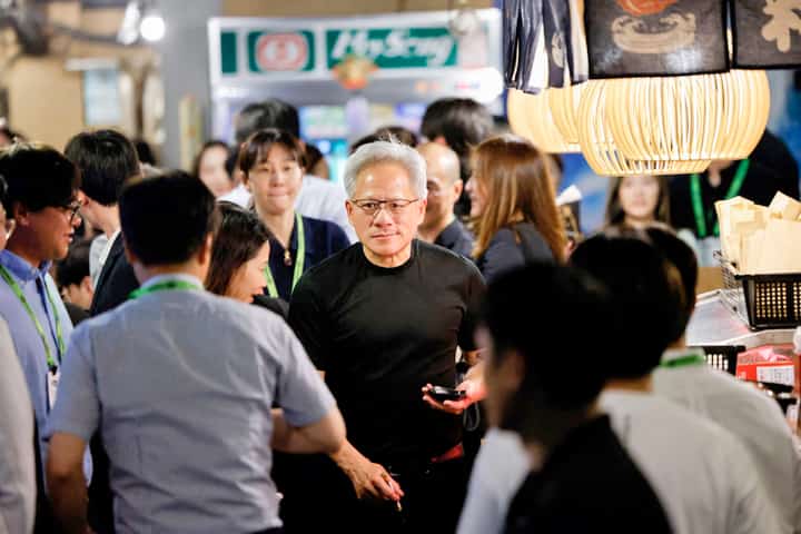 Huang woos Korea tech execs