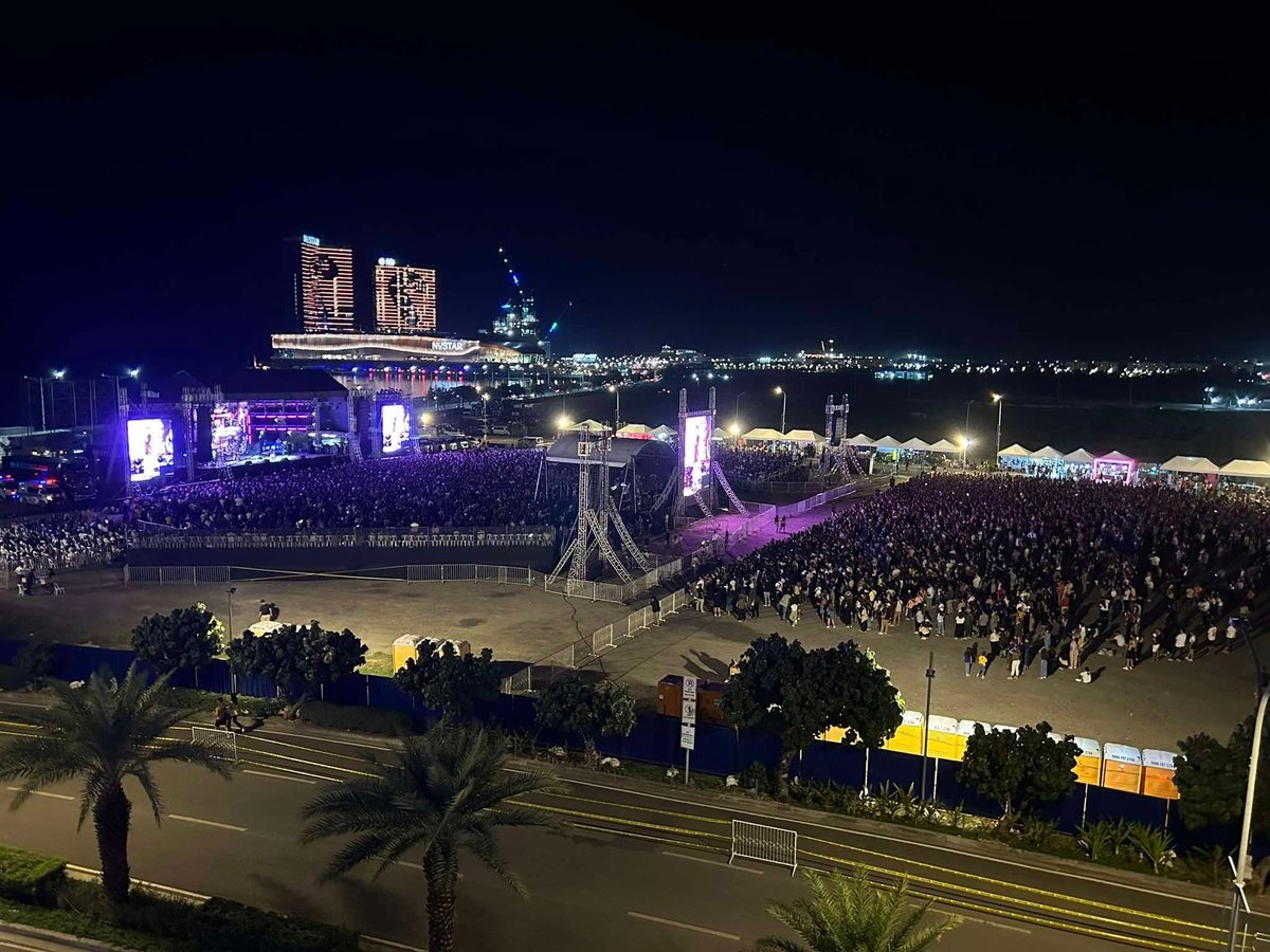 JAM-PACKED crowd at the SM Seaside concert grounds.