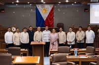 In an interview on Tuesday, Sen. JV Ejercito questioned the cancellation of the Senate session, saying minority senators were left waiting for hours without prior notice from the majority bloc. Ejercito said the minority believes the no-show was less about asserting Senate independence and more a reaction to the arrest of Sen. Jinggoy Estrada, arguing that the chamber should have proceeded with its constitutional duty to hold session.