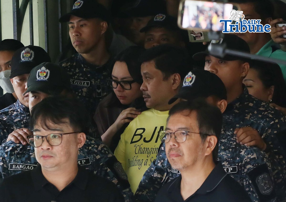 (June 02 2026)  Senator Jinggoy Estrada heavily guarded when he arrived at Sadiganbayan Second Division on Tuesday June 2 2026, for the arraignment of his graft case over the alleged flood control kickback scheme. The Sandiganbayan Second Division on Tuesday postponed the arraignment of graft cases against Sen. Jinggoy Estrada moved to Thursday morning June  4 2026. Photo/Analy Labor