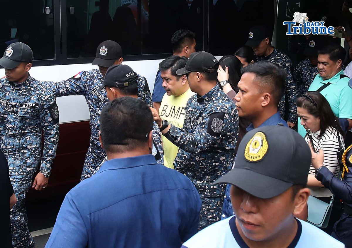 (June 02 2026)  Senator Jinggoy Estrada heavily guarded when he arrived at Sadiganbayan Second Division on Tuesday June 2 2026, for the arraignment of his graft case over the alleged flood control kickback scheme. The Sandiganbayan Second Division on Tuesday postponed the arraignment of graft cases against Sen. Jinggoy Estrada moved to Thursday morning June  4 2026. Photo/Analy Labor