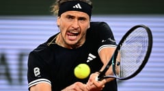 Zverev boosts Grand Slam bid
