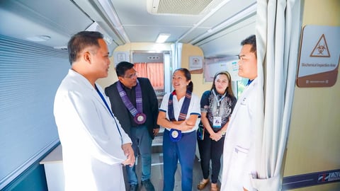 FL turns over mobile lab, hospital