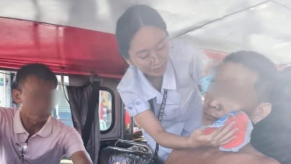 Compassion rewarded: DYCI honors 
nursing students who helped save a life