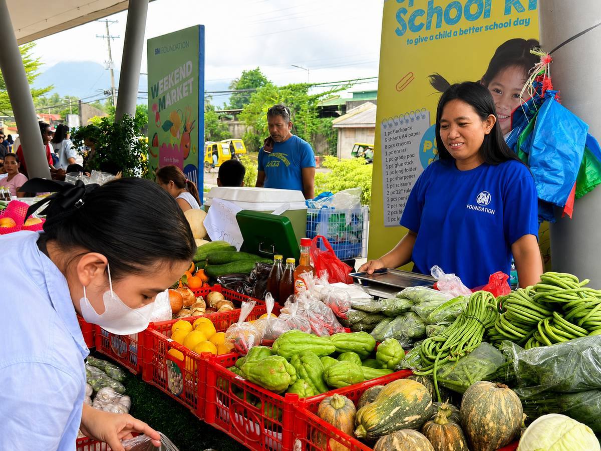 JENNY directly sells fresh produce grown from her farm at the SM Weekend Market in SM Sorsogon City. Through the Kabalikat sa Kabuhayan Program, she was able to expand her farming venture into a more sustainable source of income for her family.