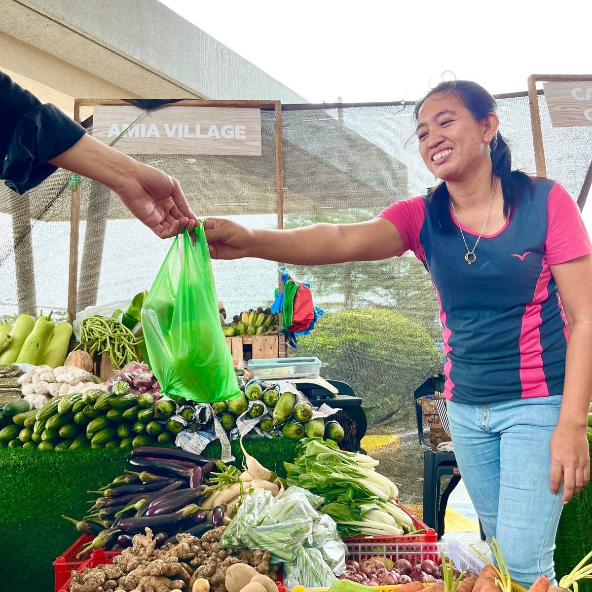 AT the SM Weekend Market, Jenny personally connects with customers while selling vegetables harvested from her farm. The market linkage opportunities provided through the KSK Market Linkage Program helped her steadily increase her earnings and reinvest in a hydroponic lettuce system.