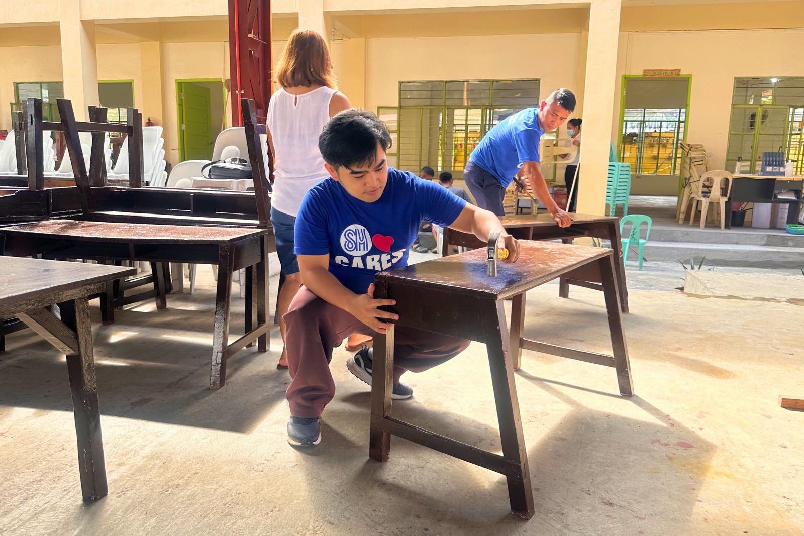 SM City Laoag volunteers join Brigada Eskwela efforts ahead of school opening