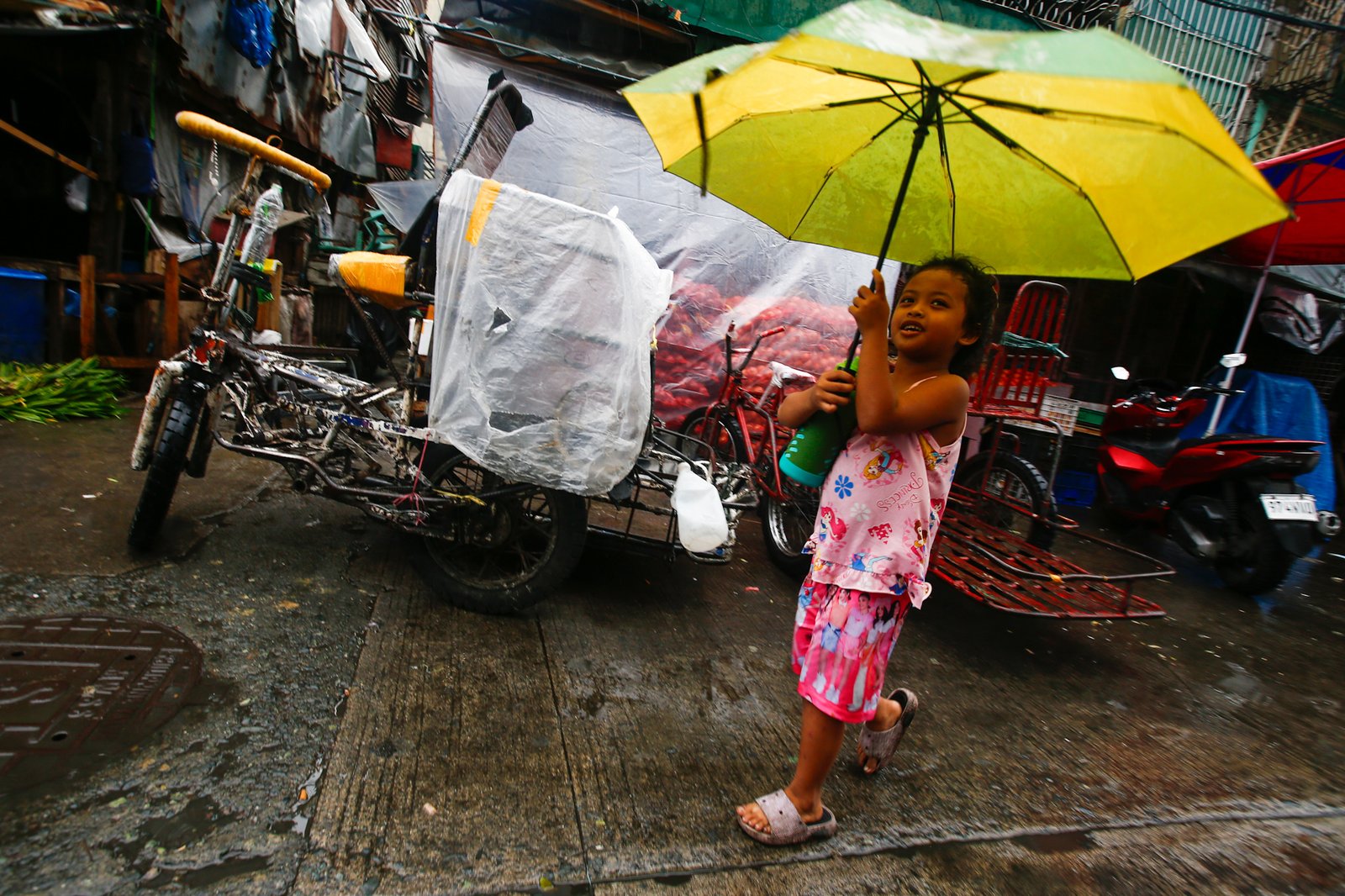 Motorists and commuters in Divisoria, Manila brave intermittent rains brought by Tropical Depression Ester, which has enhanced the southwest monsoon. The downpour comes shortly after PAGASA officially declared the start of the rainy season.