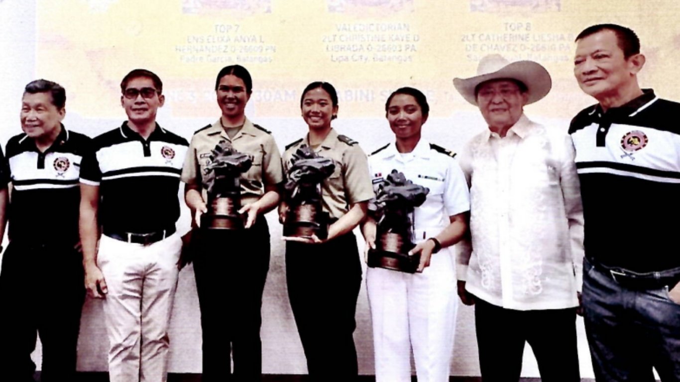 Batangueño PMA topnotchers 
feted with ‘Dangal ng Batangan’ award