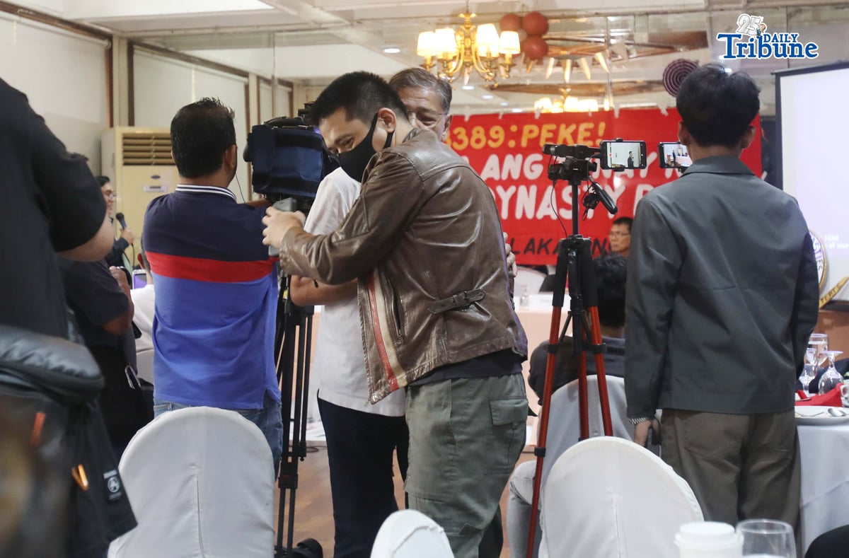 (June 06 2026) Senator Robin Padilla spotted at Club Pilipino in San Juan City, attending the Press Conference of the Kilusan Kontra Dinastiya (KKD), and taking Facebook live. As they discuss the implications of the bill on democratic representation, political participation, and the long-standing constitutional mandate to prohibit political dynasties. Photo/Analy Labor