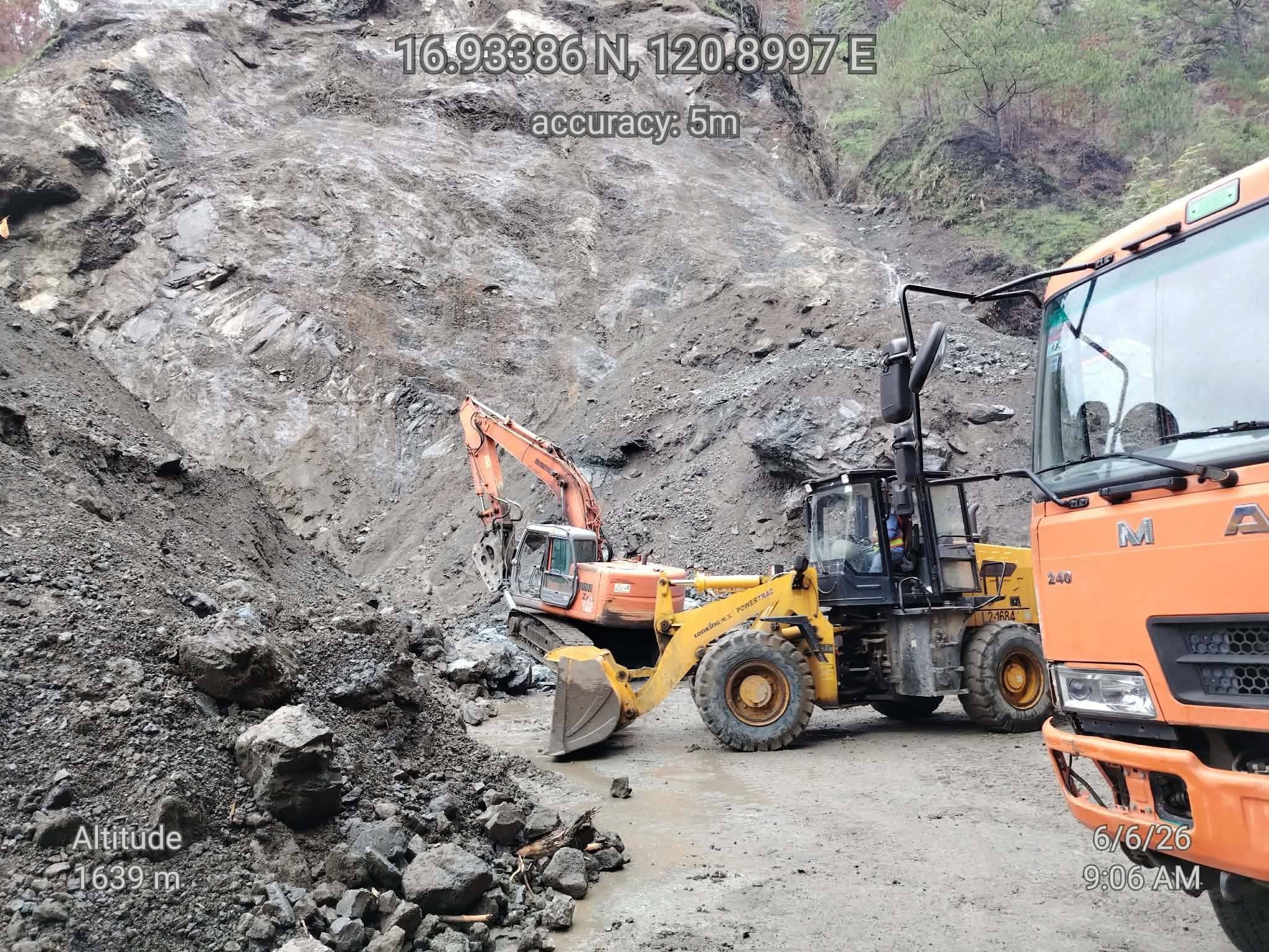 Baguio-Bontoc road closed by continuous rockfall