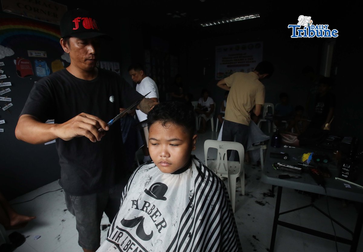 (June 06 2026) Students received free school supplies and avail free hair cut given by members of the Sangguniang Kabataan at Barangay West Crame in San Juan on Saturday June 6 2026, in preparation for the opening of the new school year 2026. Photo/Analy Labor