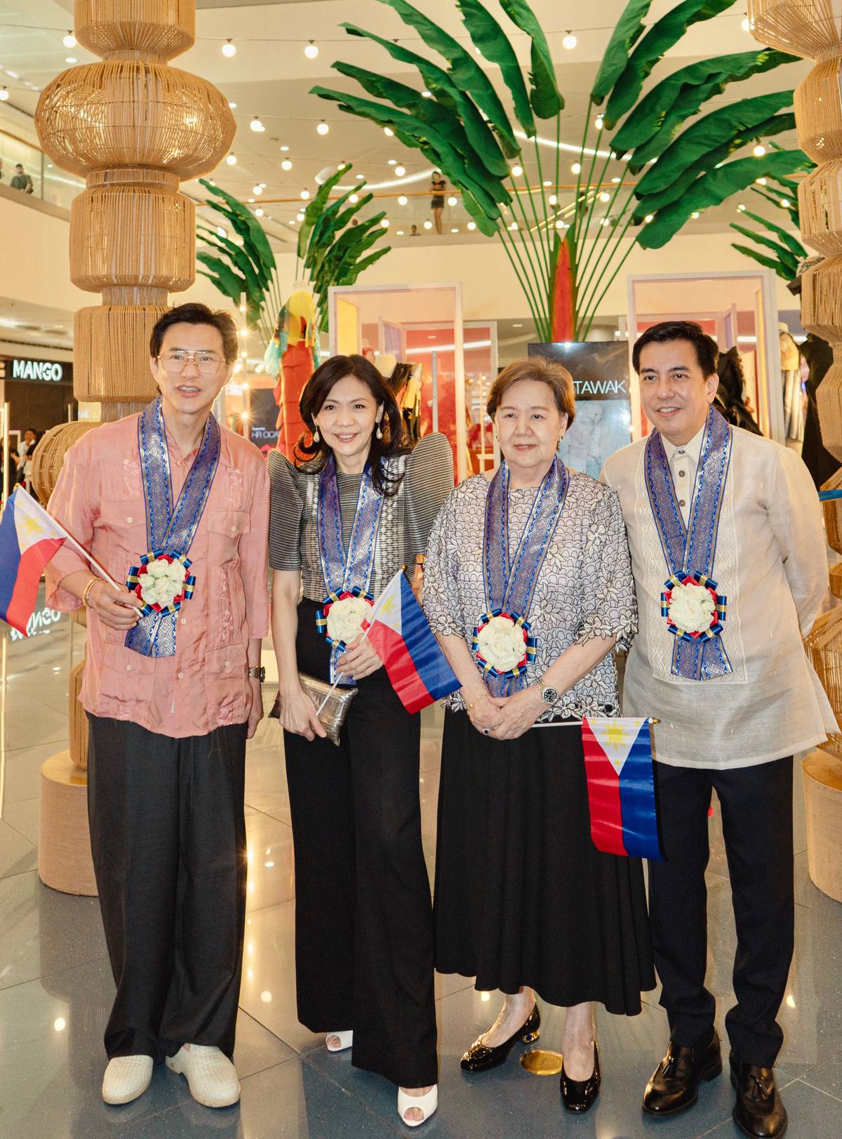 SM Supermalls president Steven Tan, CCP president Kaye Tinga, Suyen Corp. VP Finance Nenita Lim and VP for Business Development Bryan Lim.
