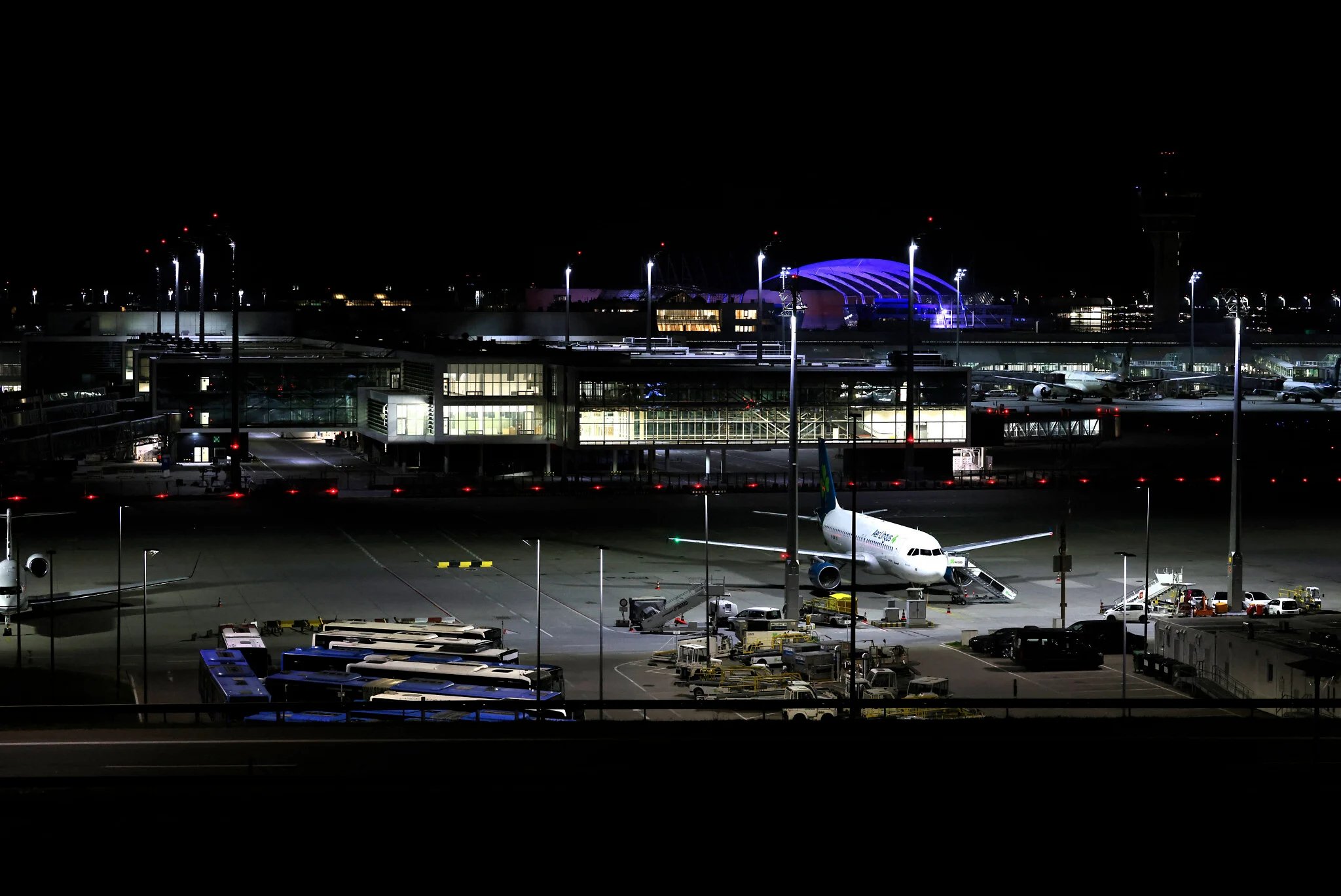 Flights halted at Munich airport after smoke smelled in tower