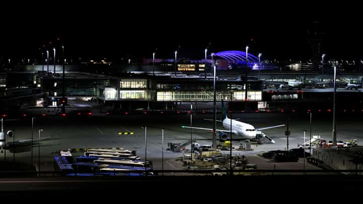 Flights halted at Munich airport after smoke smelled in tower