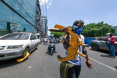 MMDA declares school perimeters
no-parking zones