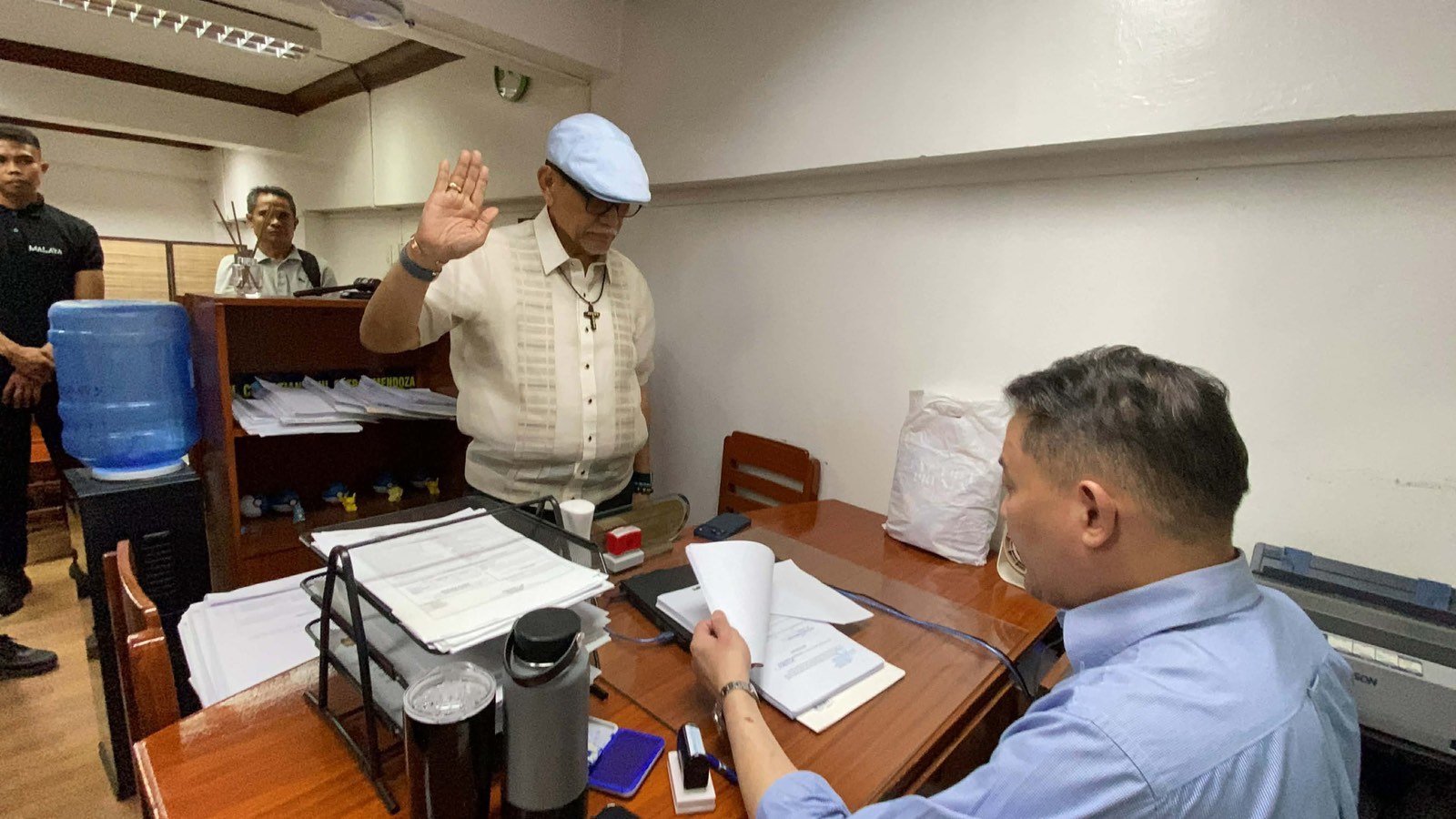 Abante slaps 18 bagmen, Baligod with cyberlibel complaints