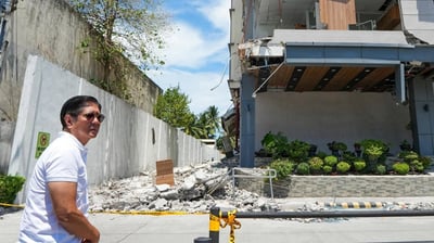 Marcos hands out cash aid as quake death toll climbs