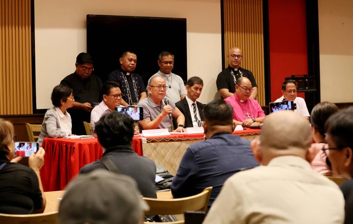 Fr. Robert Reyes joins leaders from Catholic, Evangelical, and Protestant churches in launching the “Kingdom Keepers” movement during a press conference on 10 June 2026.
The group called for integrity, accountability, and impartiality in the ongoing impeachment proceedings against Vice President Sara Duterte and urged Sen. Alan Peter Cayetano to step down from his position to prevent further disruption in the Senate. | 📷 Analy Labor