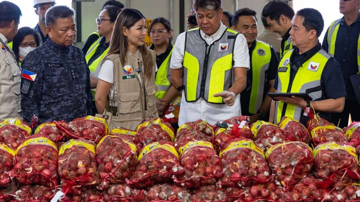 KIKO PANGILINAN WITH THE BUREAU OF CUSTOMS