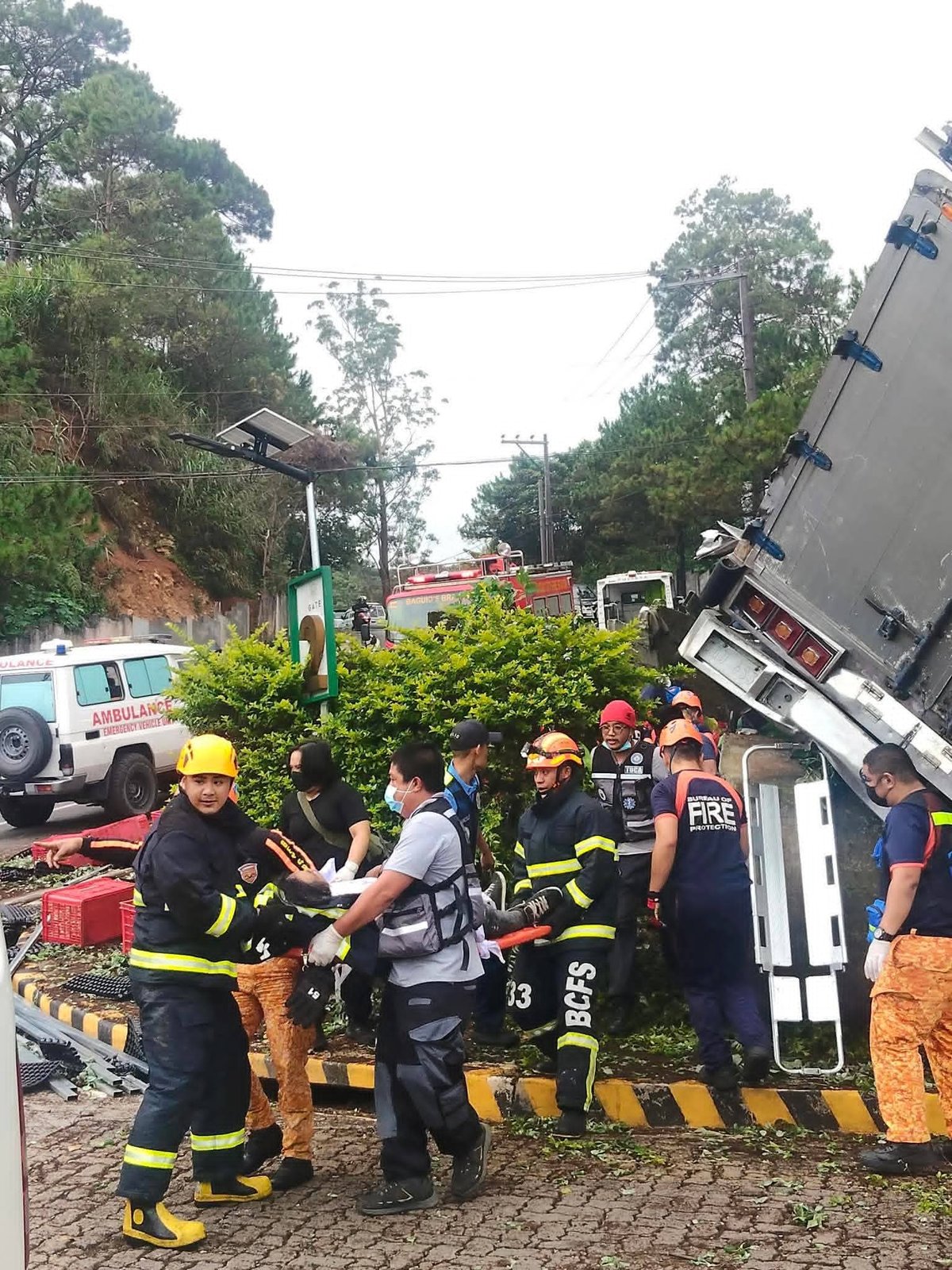 Truck crash injures 3 in Baguio