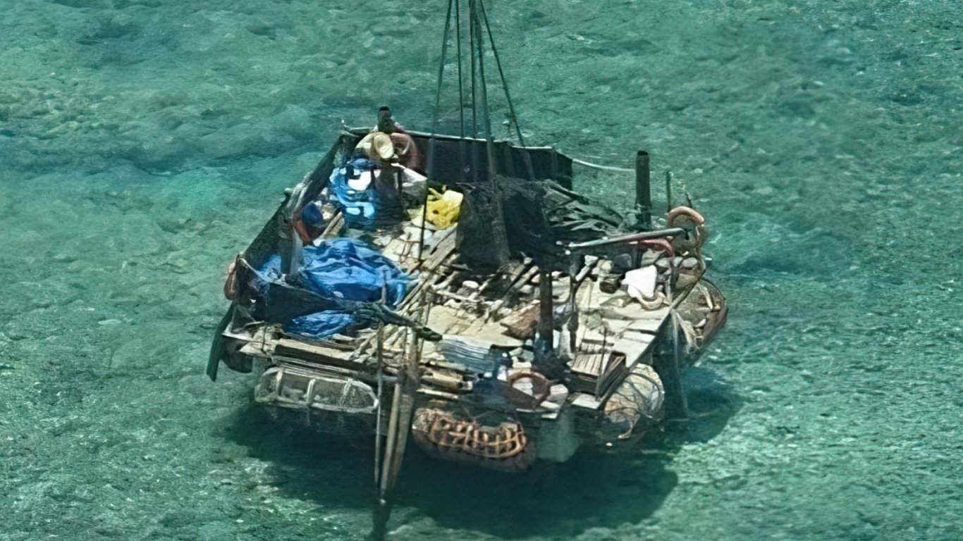 China places platform inside Bajo de Masinloc