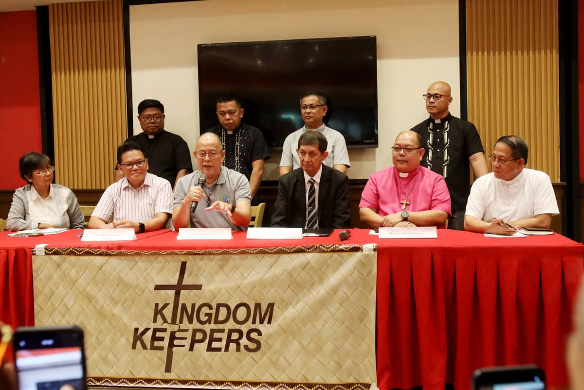 Fr. Robert Reyes joins leaders from Catholic, Evangelical, and Protestant churches in launching the “Kingdom Keepers” movement during a press conference on 10 June 2026.
The group called for integrity, accountability, and impartiality in the ongoing impeachment proceedings against Vice President Sara Duterte and urged Sen. Alan Peter Cayetano to step down from his position to prevent further disruption in the Senate. | 📷 Analy Labor