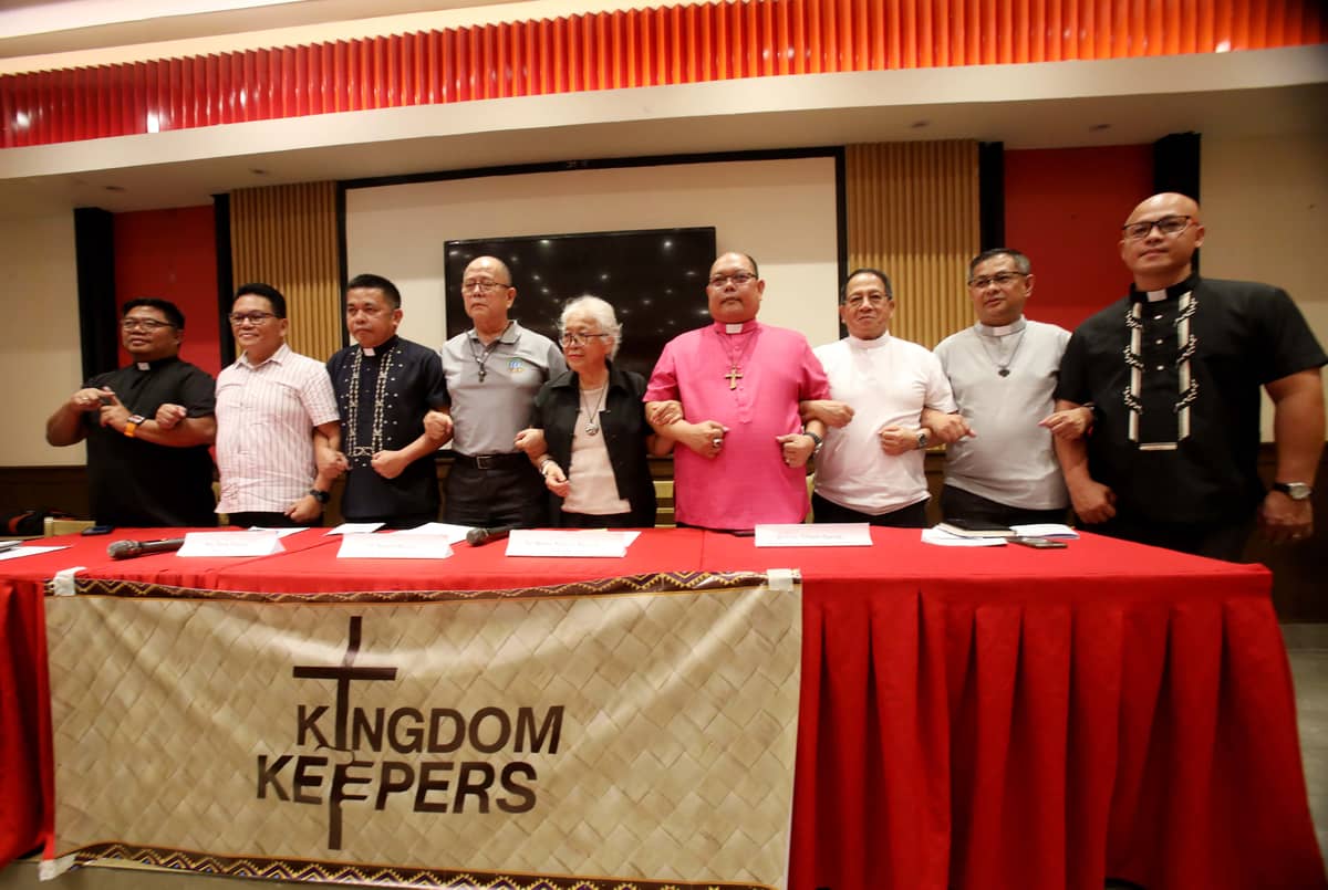 Fr. Robert Reyes joins leaders from Catholic, Evangelical, and Protestant churches in launching the “Kingdom Keepers” movement during a press conference on 10 June 2026.
The group called for integrity, accountability, and impartiality in the ongoing impeachment proceedings against Vice President Sara Duterte and urged Sen. Alan Peter Cayetano to step down from his position to prevent further disruption in the Senate. | 📷 Analy Labor