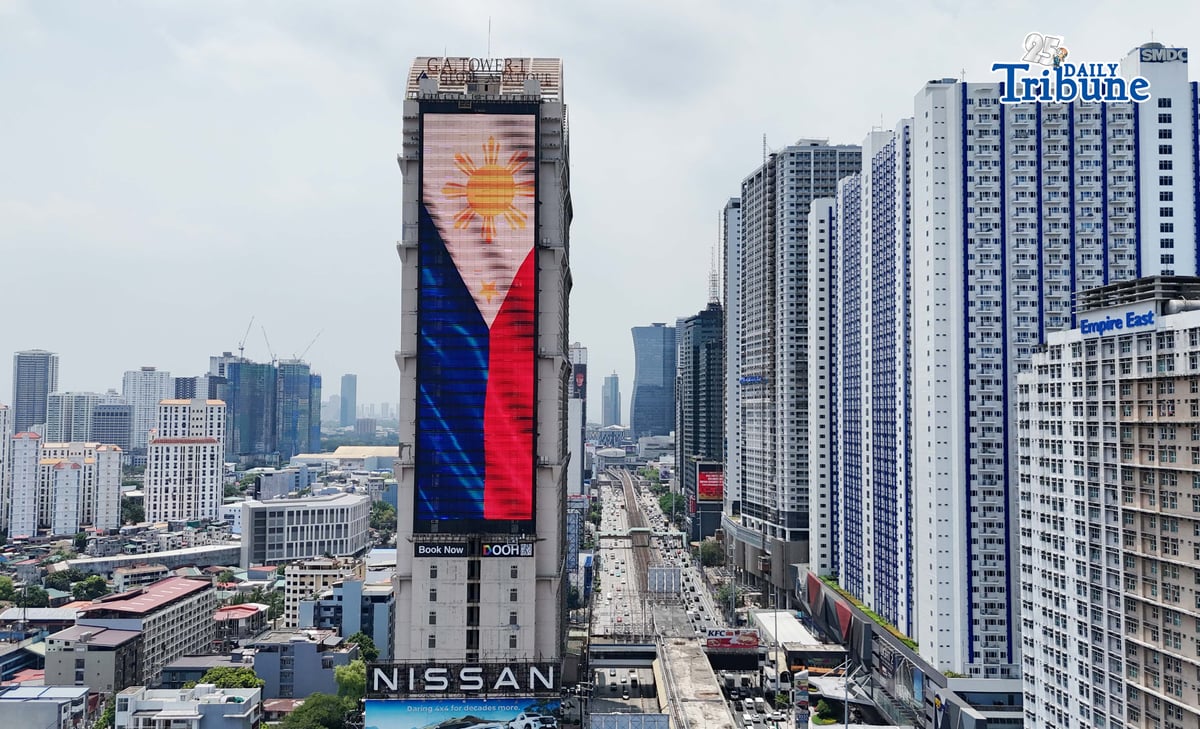 (June 11 2026) The Philippine Flag displayed at the E-billboard in EDSA Mandaluyong on Thursday June 11 2025, ahead of the observance of Philippine Independence commemoration. Photo/Analy Labor