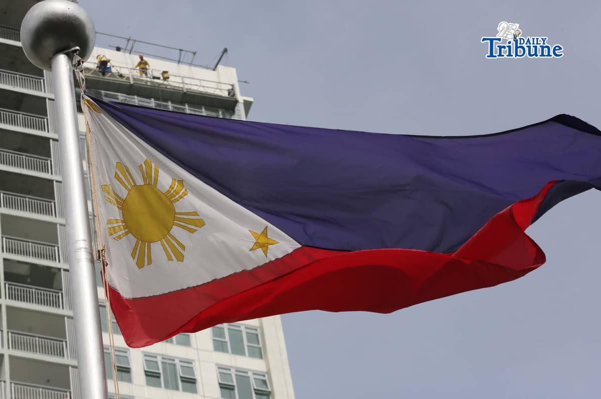 (June 11 2026) Philippine Flag waving, while the construction workers busy working at the top of the ongoing construction building in Quezon City, ahead of the observance of the Philippine Independence Day. Photo/Analy Labor