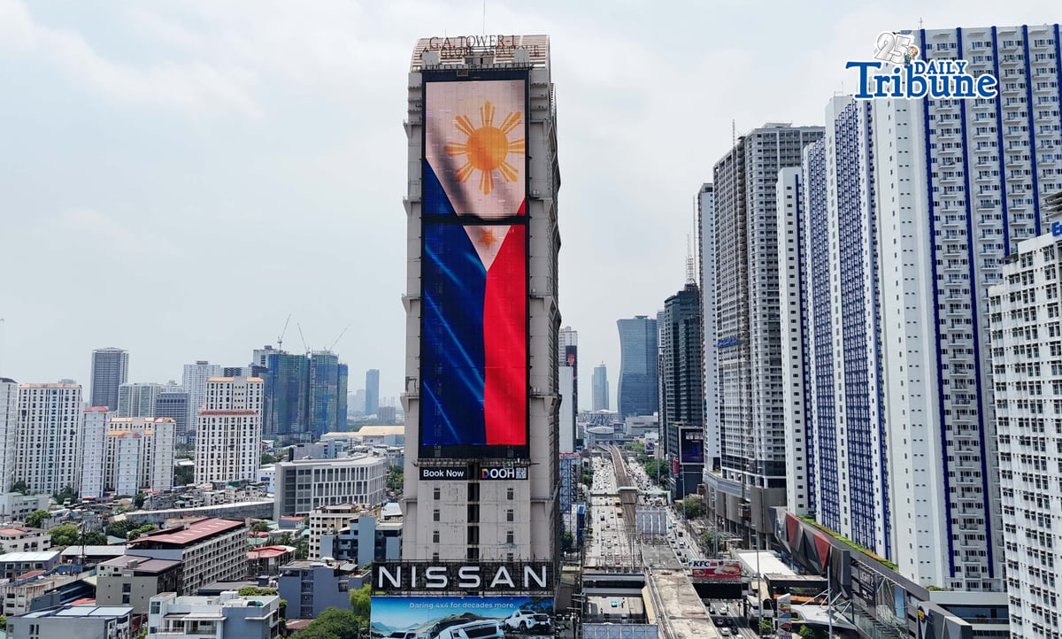 (June 11 2026) The Philippine Flag displayed at the E-billboard in EDSA Mandaluyong on Thursday June 11 2025, ahead of the observance of Philippine Independence commemoration. Photo/Analy Labor