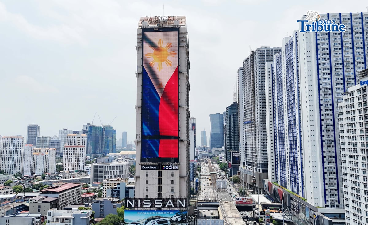 (June 11 2026) The Philippine Flag displayed at the E-billboard in EDSA Mandaluyong on Thursday June 11 2025, ahead of the observance of Philippine Independence commemoration. Photo/Analy Labor