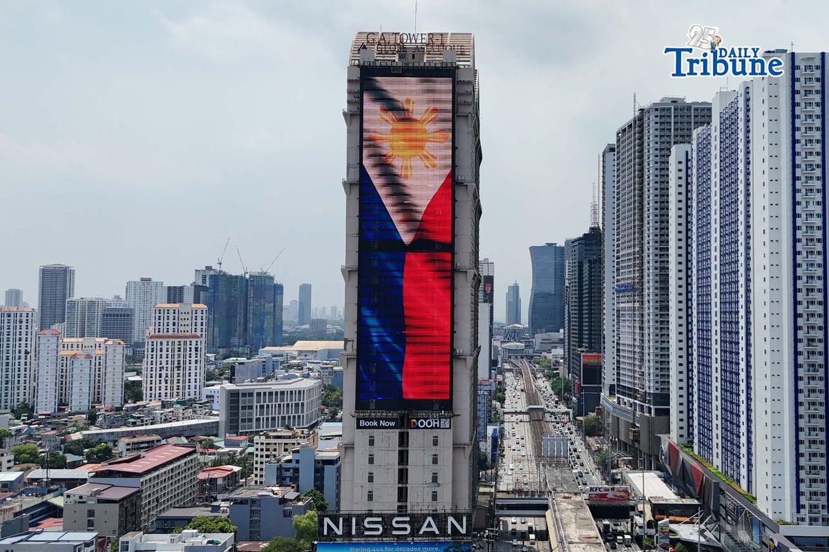 (June 11 2026) The Philippine Flag displayed at the E-billboard in EDSA Mandaluyong on Thursday June 11 2025, ahead of the observance of Philippine Independence commemoration. Photo/Analy Labor