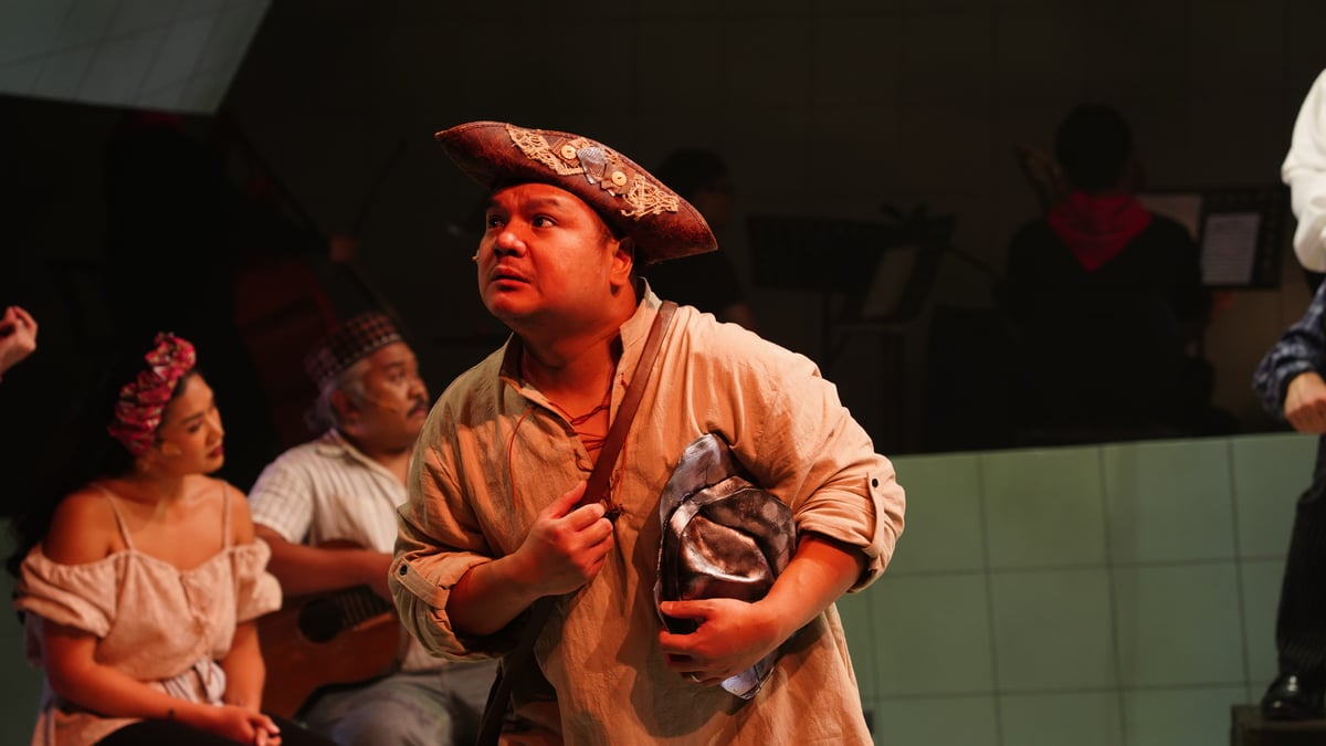 Gawad Buhay Award winner Marvin Ong plays Don Quixote’s faithful squire, Sancho Panza.
