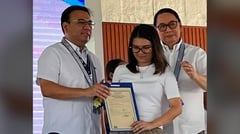 Pampanga, Bataan families awarded titles under 4PH scheme