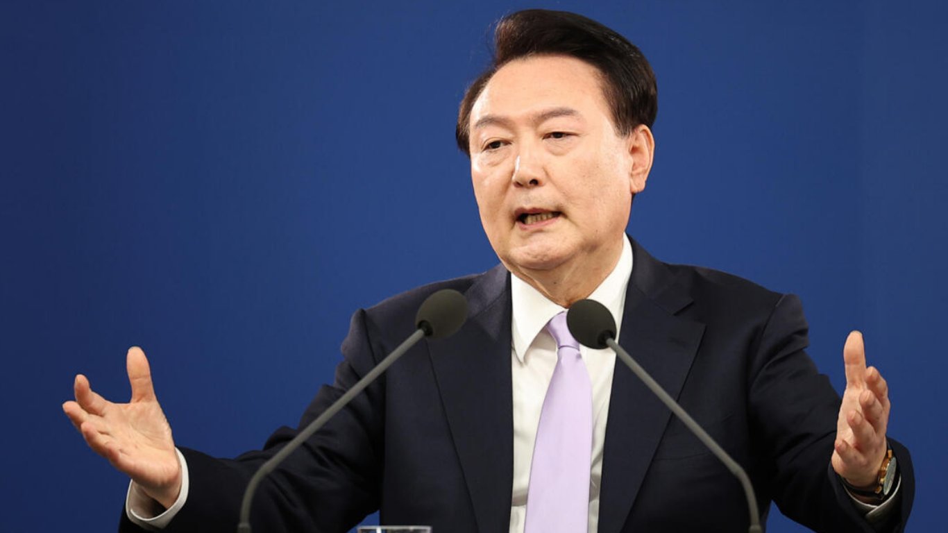 Ex-president gets 30 years for sending drones