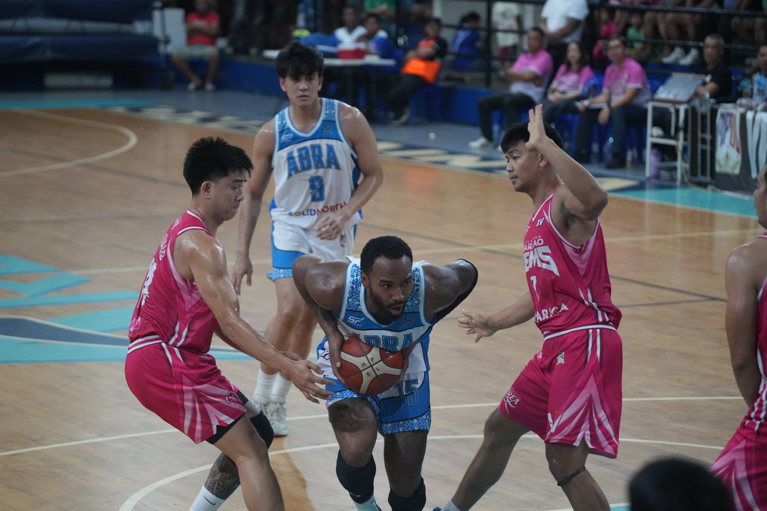 Weavers dominate Gems by 26