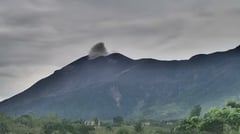 Kanlaon spews ashes; Mayon lava flow persists