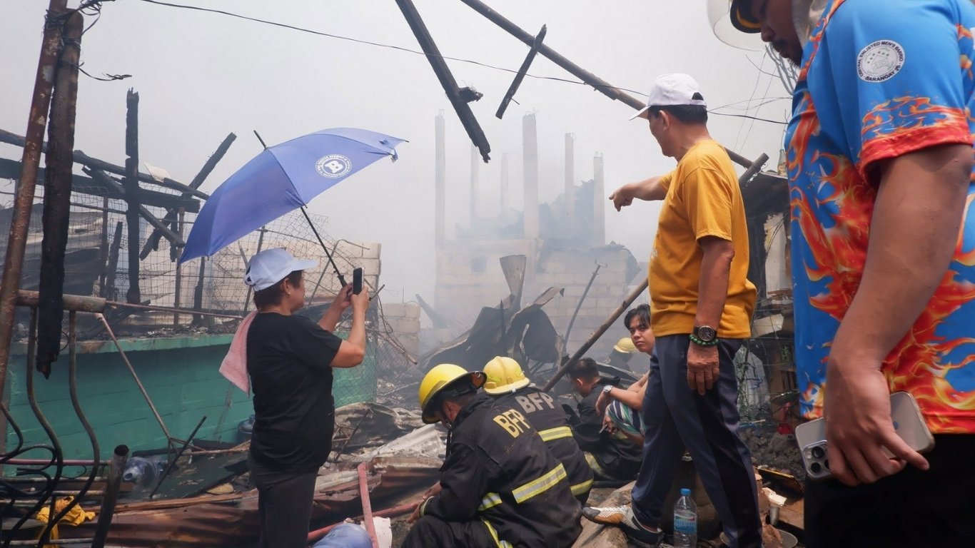 Massive Taguig blaze leaves 200 families homeless