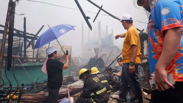 Massive Taguig blaze leaves 200 families homeless