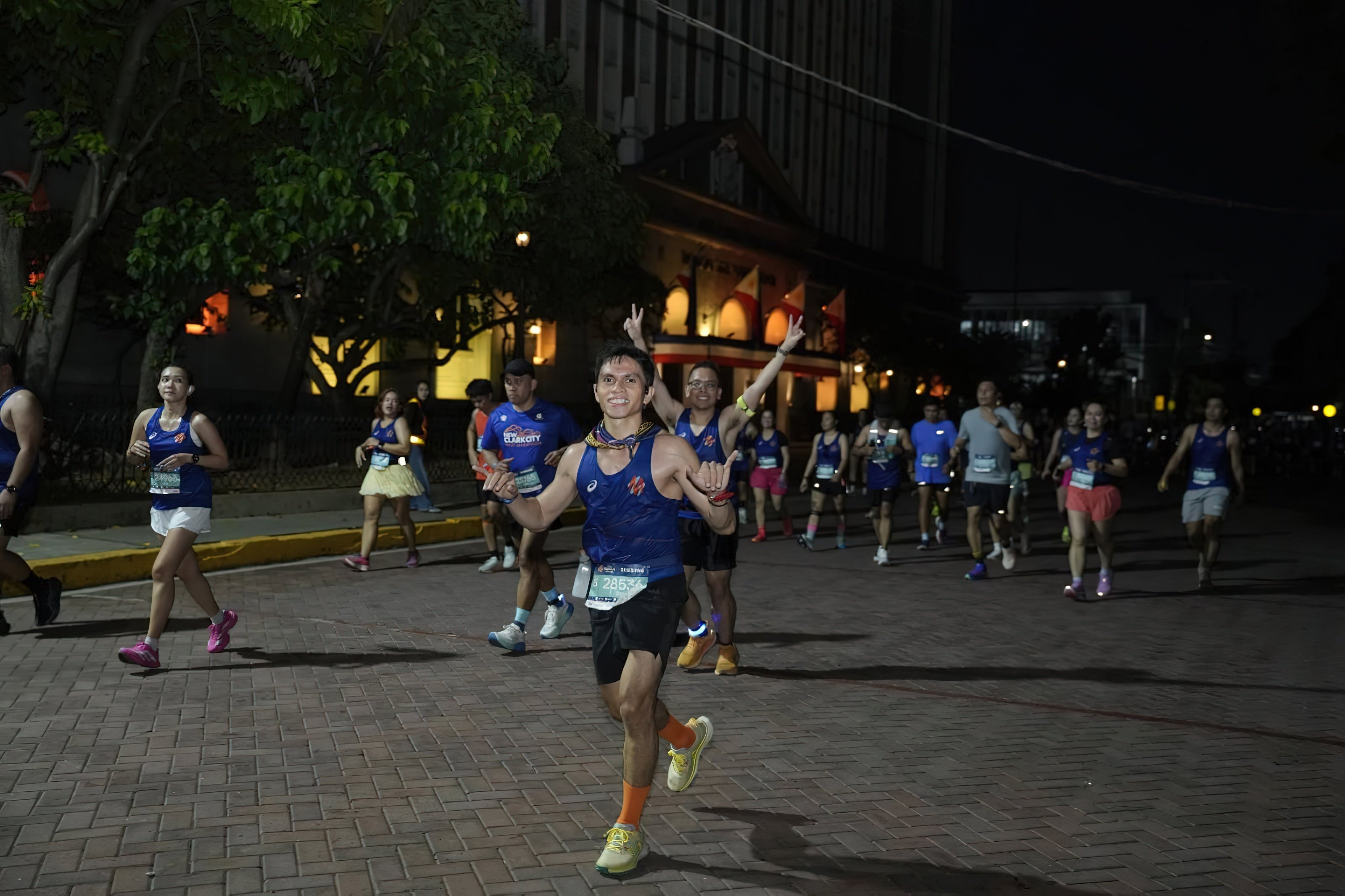 RUNNERS fill the streets of Metro Manila.