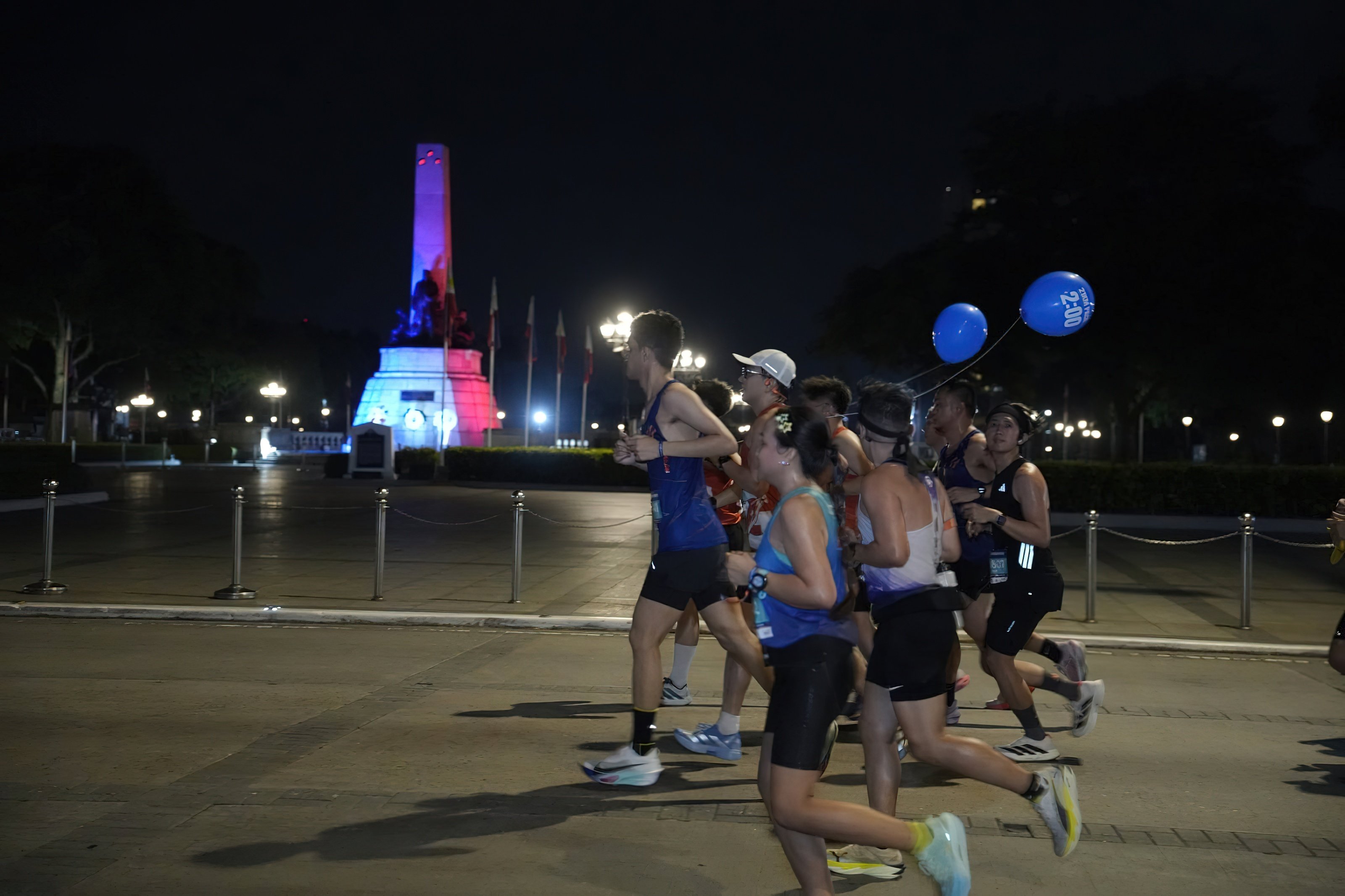 PARTICIPANTS run past the Rizal Monument in Luneta.