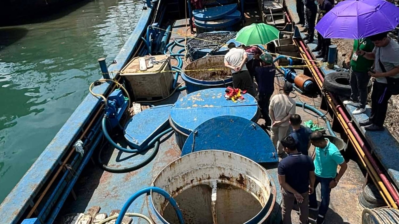 Four shipyard workers die of suspected gas poisoning
