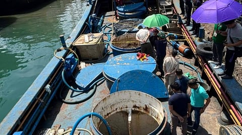 Four shipyard workers die of suspected gas poisoning