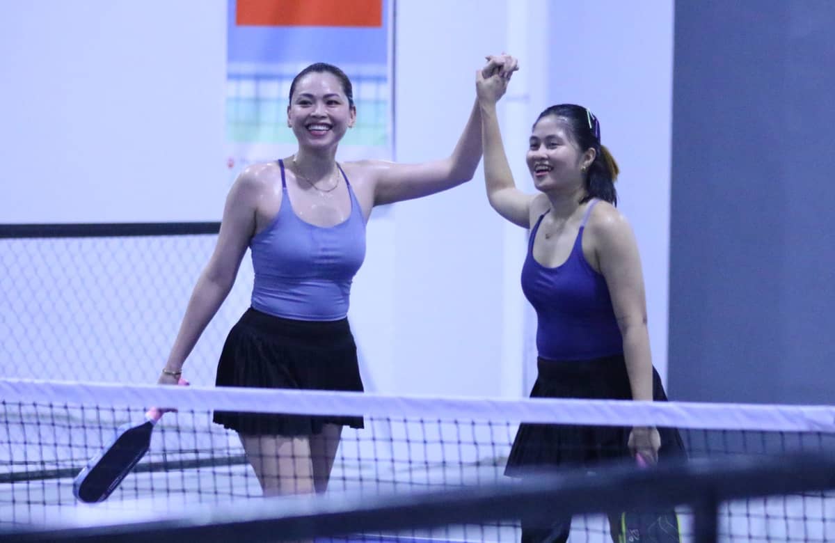 QUEENIE Cosca and Jewel Banawa exchange a high-five after sealing a crucial point in their women’s low intermediate division match.