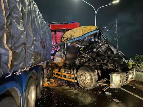 Truck helper dies after hours trapped in wreckage of C5 flyover crash