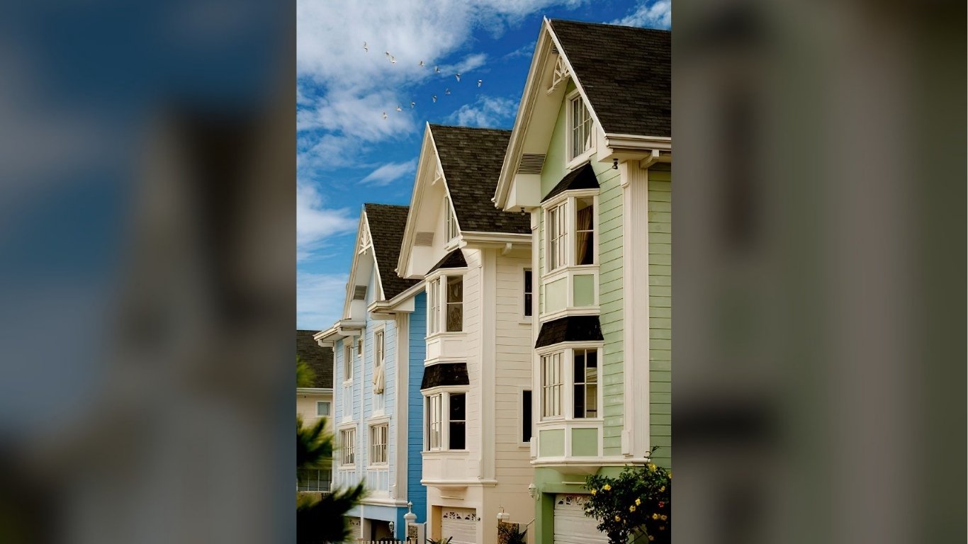 At Lakefront Sucat by Britanny, dream houses bloom in pastels 