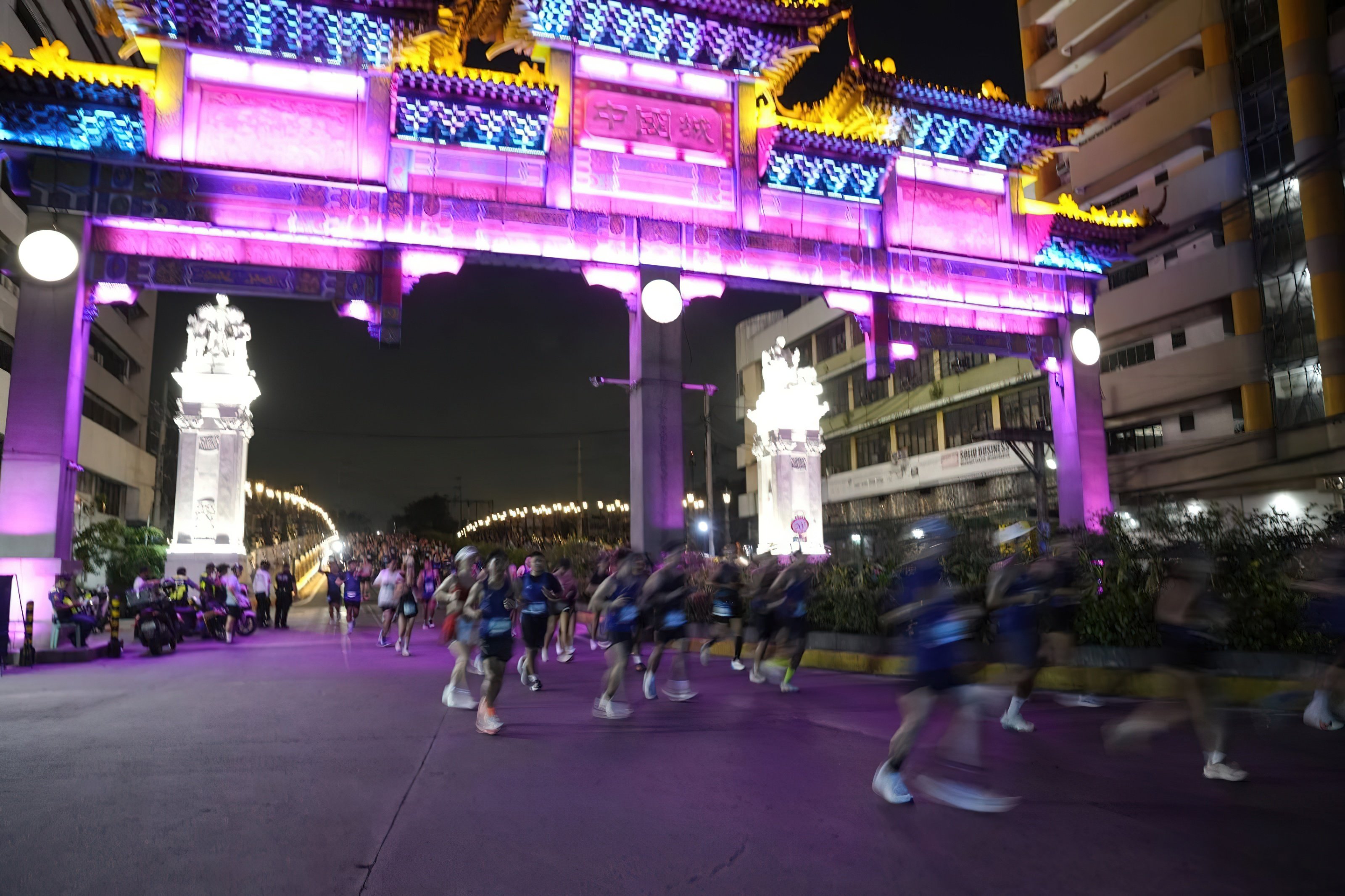 25,000 runners join historic Galaxy Manila Marathon