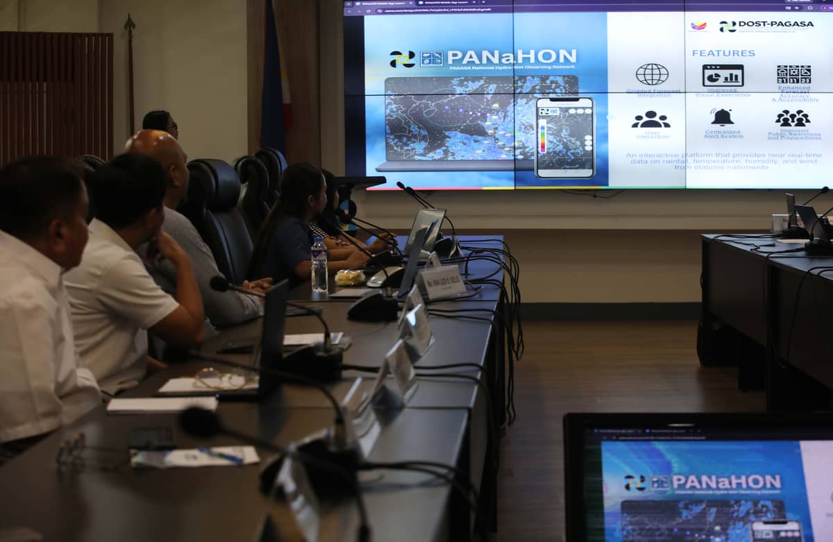 (June 15 2026) PAGASA weather officials show to the media the new PAGASA National Hydro-Met Observing Network or PANaHON mobile app during the launching at the Amihan Conference Room of the PAGASA Science Garden Compound in Quezon City on Monday, June 15, 2026. Photo/Analy Labor