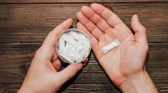 Experts say nicotine pouches help smokers quit